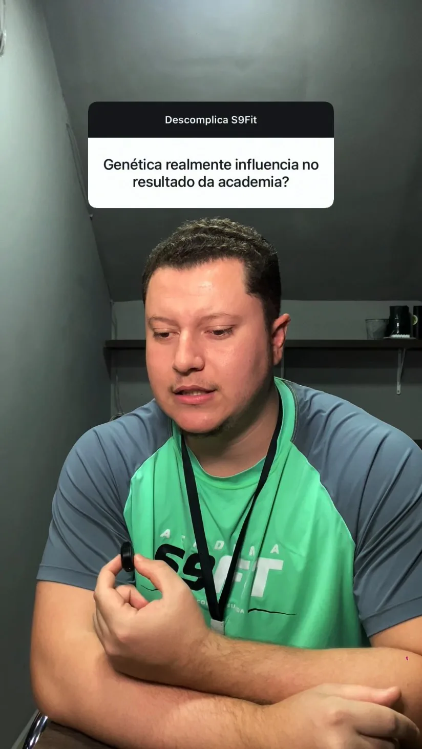 Capa do quadro Descomplica S9 Fit com professores respondendo duvidas comuns sobre treino, alimentacao e rotina.